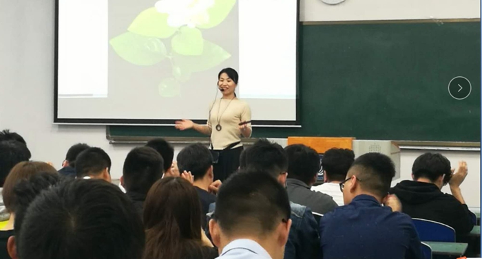 馬克思主義學院賀文華副教授榮獲“陜西高校思想政治理論課優(yōu)秀教師”榮譽稱號