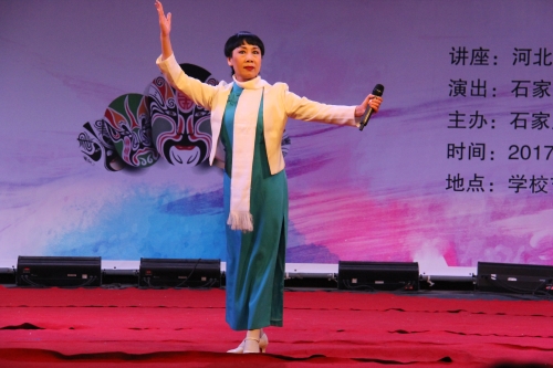 李路英、劉萍老師演唱現(xiàn)代京劇《紅燈記》選段