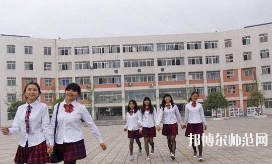 成都工程職業(yè)技術(shù)幼兒師范學(xué)校2018年報(bào)名條件、招生對象
