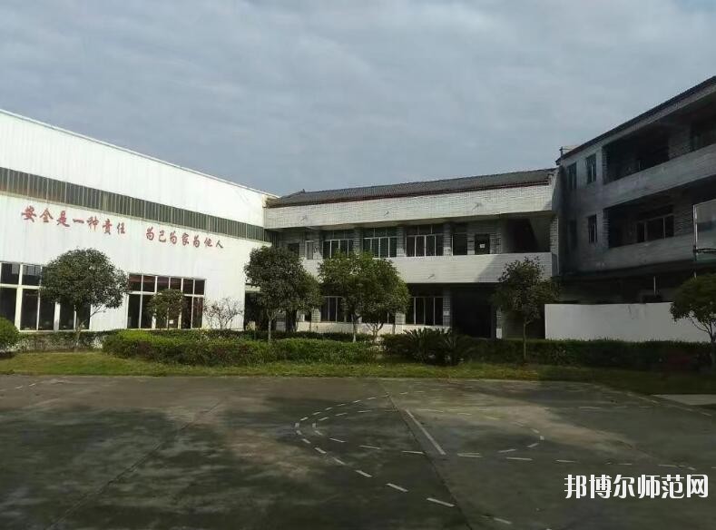成都莊園機電職業(yè)技術(shù)幼兒師范學校2018年報名條件、招生對象