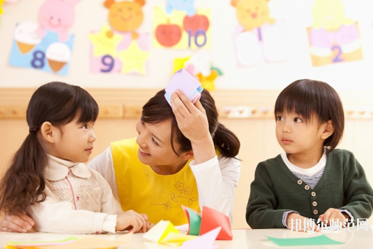 南昌2020年中專幼師學(xué)?？梢钥即髮? width=