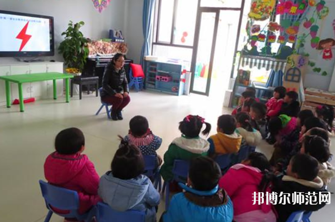 滄州2021年中專幼師學?？梢钥即髮? /><b>滄州2021年中專幼師學?？梢钥即髮?/b><span>2020-12-16 13:15</span><p>滄州2021年中專幼師學校可以考大專嗎？ 是可以的，成績比較理想的學生就可以直接選擇上普高學校，然后通過高考的方式進入大學，</p></a></li>
            <li><a href=