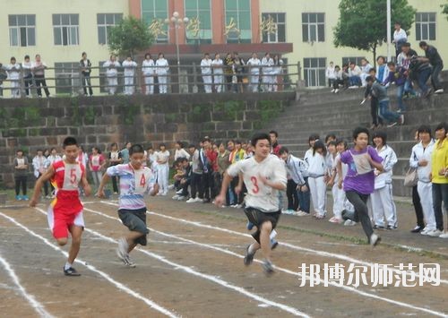 眉山2021年幼師學(xué)校中專升大?？际裁? width=
