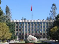 伊犁師范學(xué)院2023年學(xué)費、收費多少