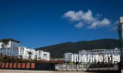 2023年麗江師范高等專科學(xué)校報(bào)名條件、招生對(duì)象